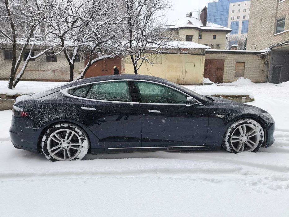 Tesla Model S 85D