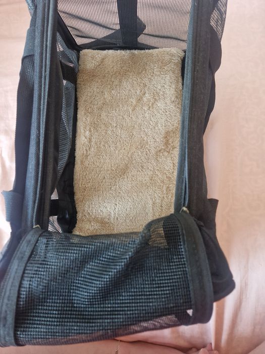 Bolsa para transporte para cães ou gatos com padrão para voo internacional, tem duas aberturas, bem confortável para seu pet.