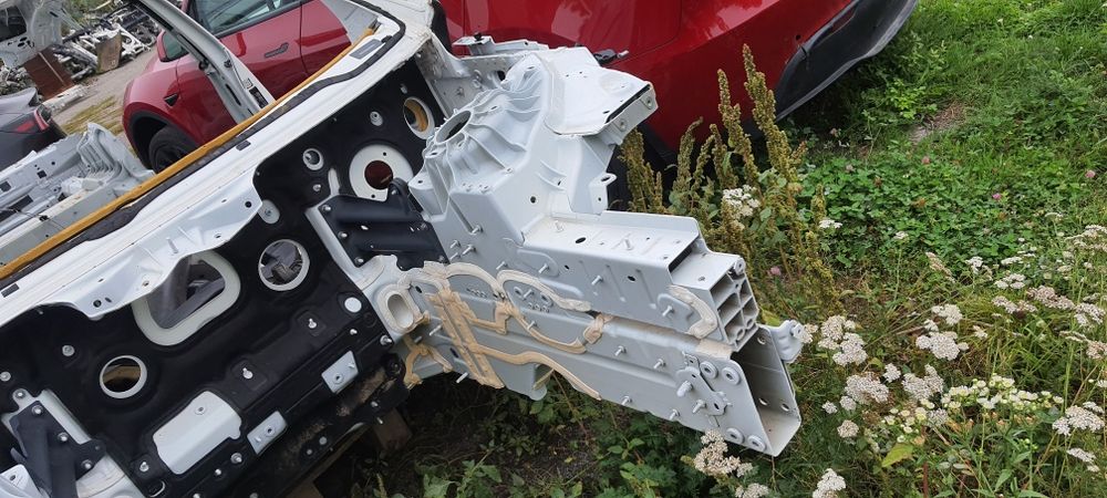 Передні четверті mercedes EQS