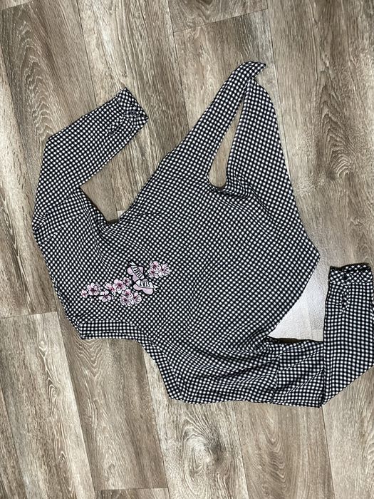 Koszulka koszula bluzka z wiązaniem w kratę z naszywką kwiatową sakura