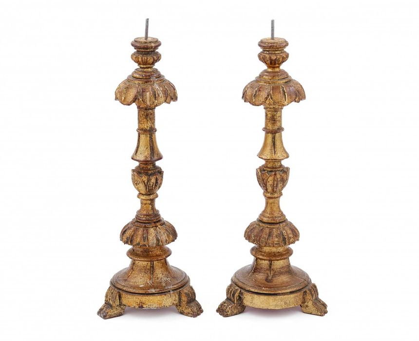 Par de candelabros de mesa antigos em bronze