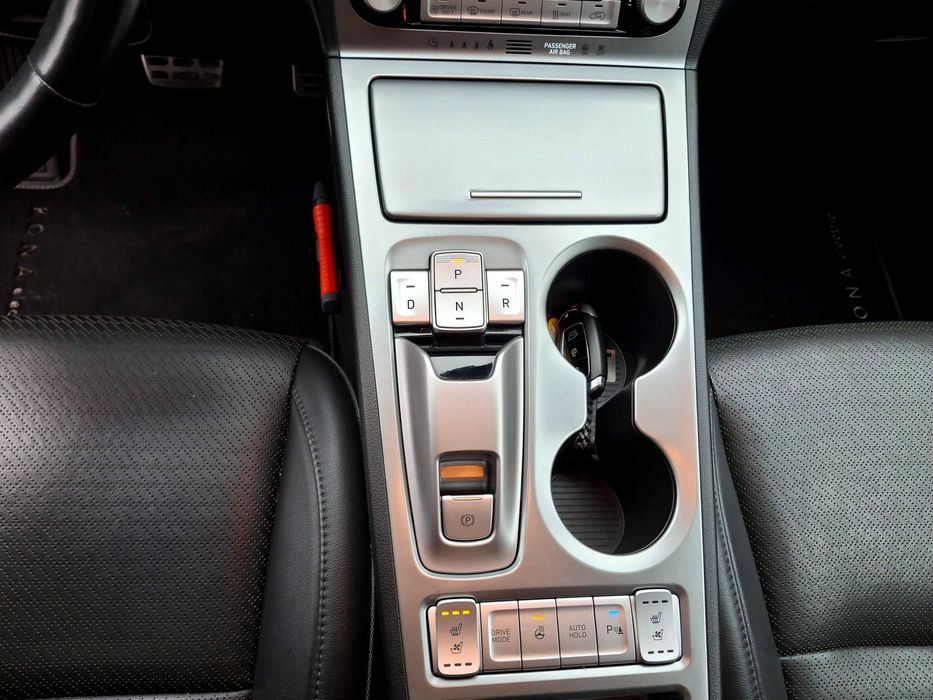 Hyundai Kona Electric. 64 kw.