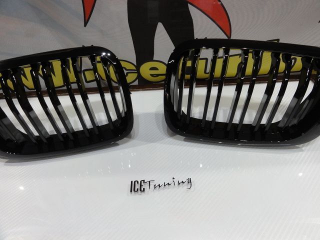 Grelha frontal em preto piano brilhante para BMW E46 COUPE / CABRIO 99-03 M4 look / dupla lamina