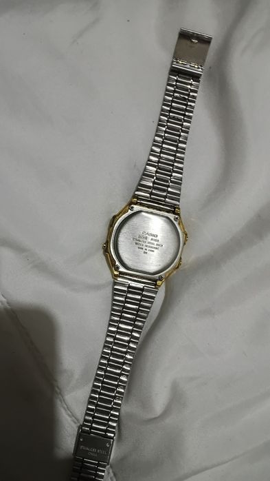 Relógio Casio dourado
