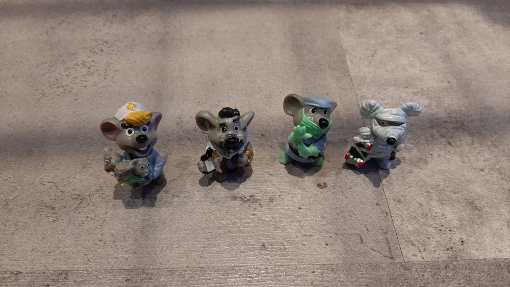 Jajka niespodzianki figurki Kinder suprise misie  Haribo puchatek