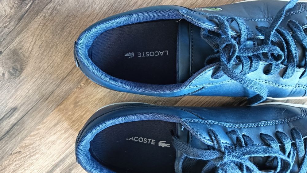 Vendo sapatilhas Lacoste número 44 .