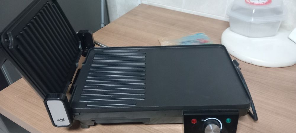 Sandwicheira com grelhador da marca muvip nova