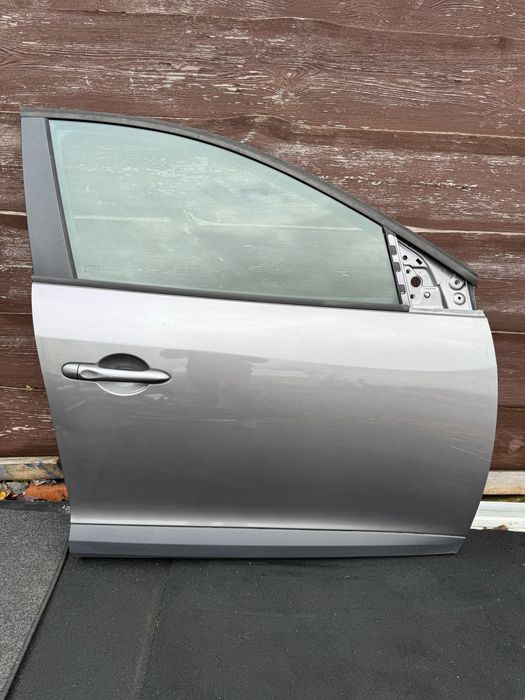 Двері передні праві Renault Megane 3 Рено Меган 3 (Колір TEKNG)