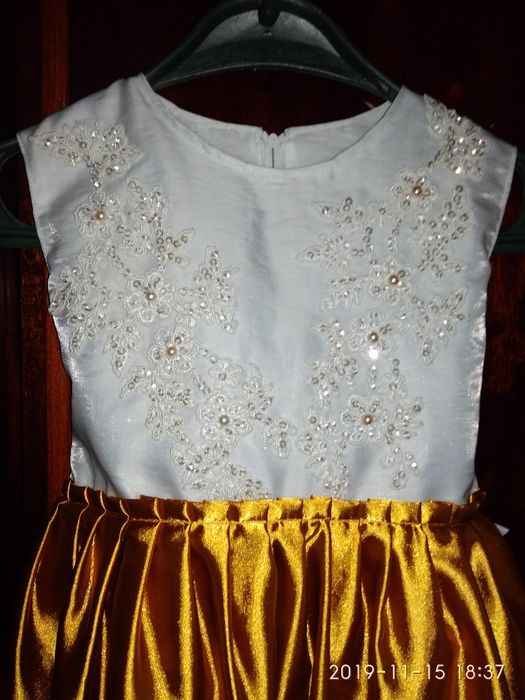 Продам платья на выпускной