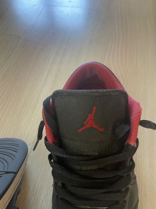 jordan low red white e black