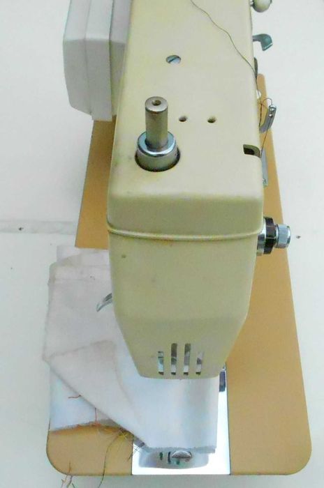 Maszyna do szycia ŁUCZNIK KL 432, żeliwna