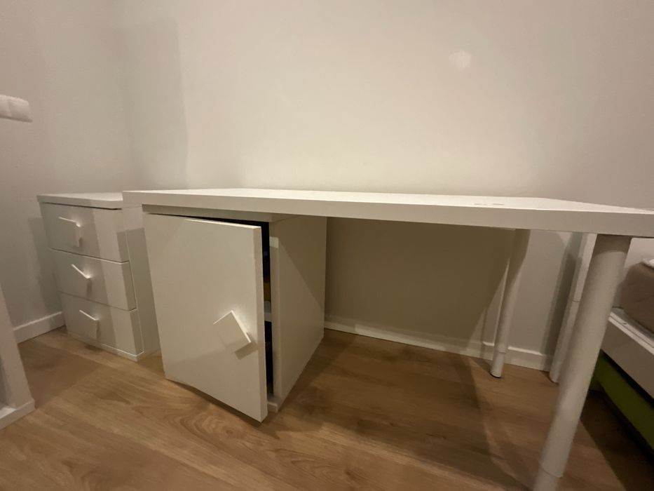 Cama e secretária - conjunto de quarto de criança