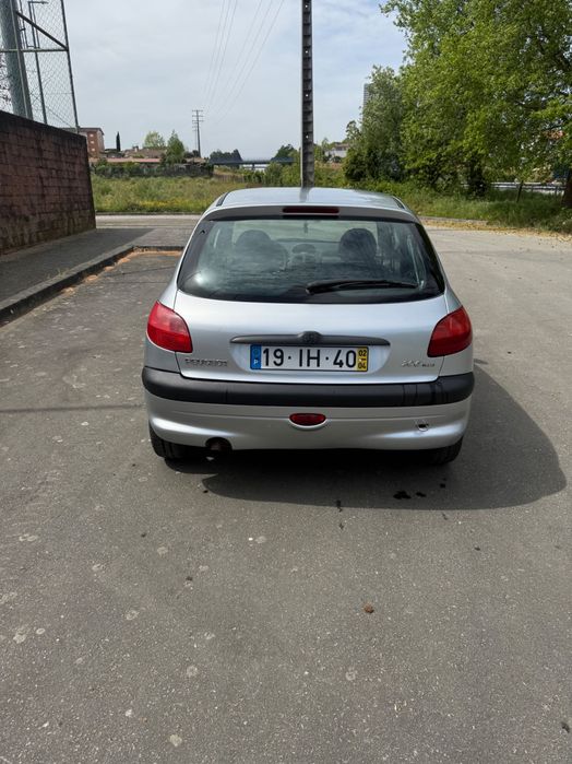 Vendo carro Peugeot