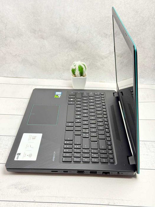 Asus X570U i5-8250U 8ram ssd 256 GTX 1050 2gb