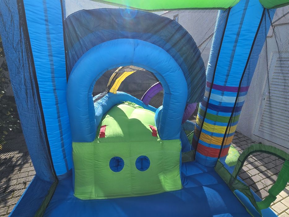 Insuflável com escorrega + motor eléctrico