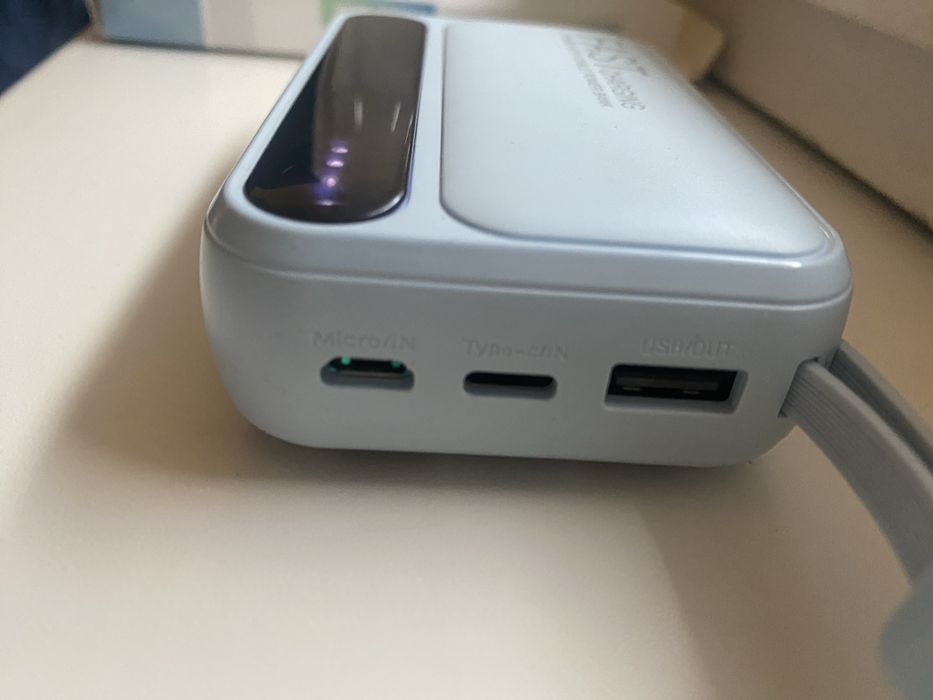 Компактний зручний повербанк в сумочку павербанк