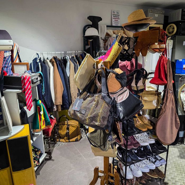 Mala Primadonna Preta & Dourado – Modelo Shoulder/Crossbody