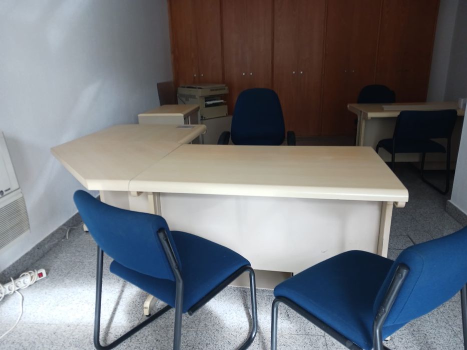 Secretaria e cadeiras