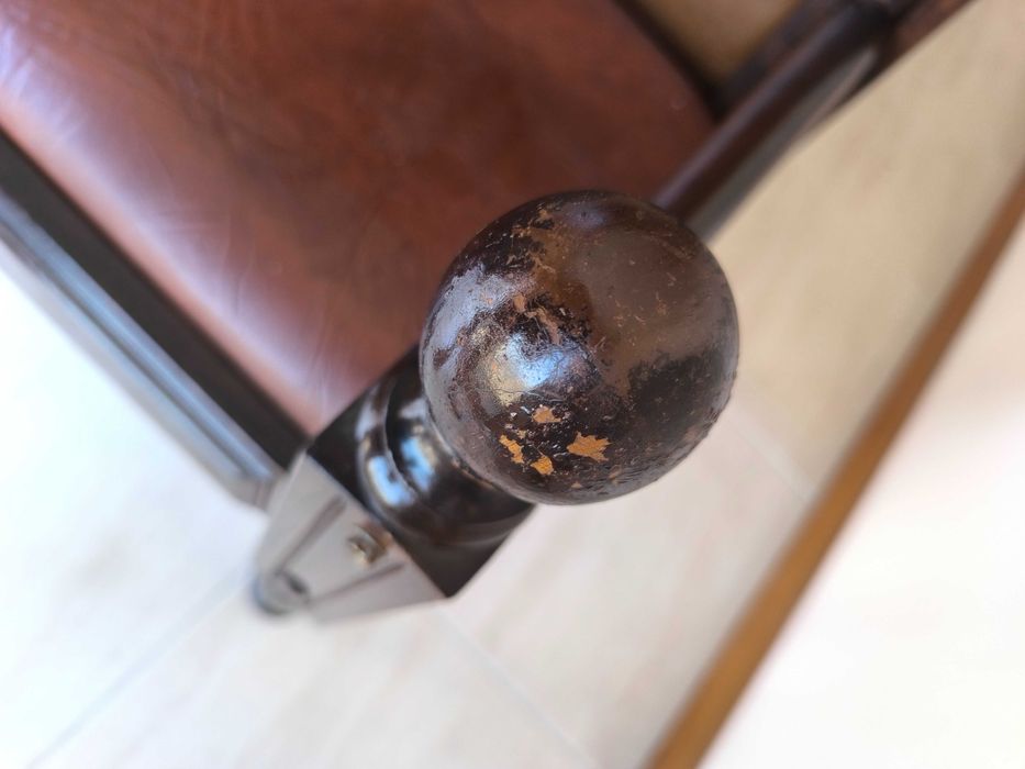 Banco clássico em madeira