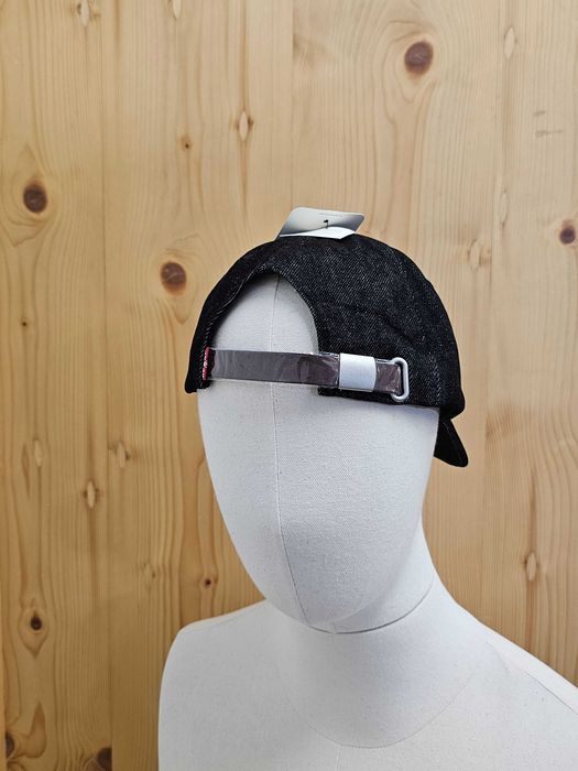 Jeansowa czapka z daszkiem Levi's haftowane logo z boku baseball cap