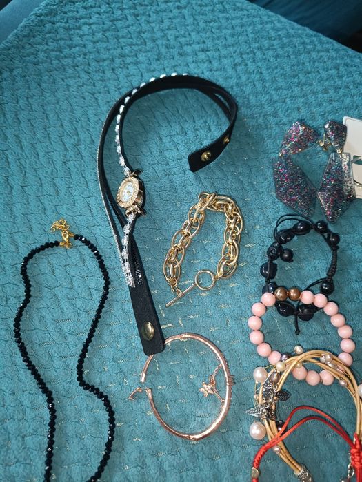 Zestaw biżuterii  kolczyki bransoletki