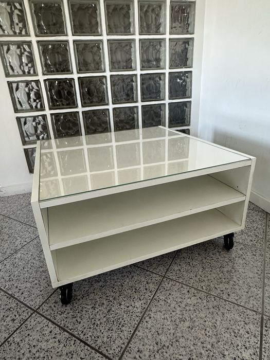 Mesa de centro com rodas