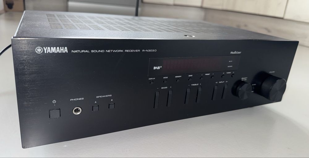 Amplituner Yamaha R-N303 D