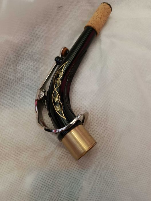 Saxofone alto preto novo