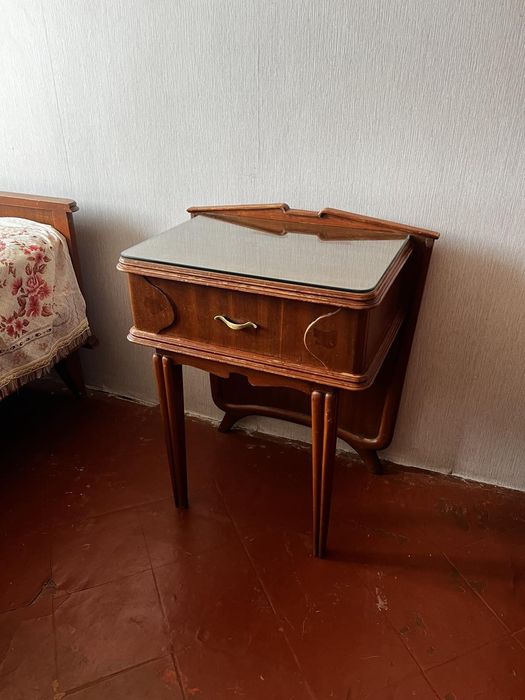 Продам спальный гарнитур красное дерево. Есть торг.