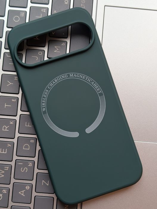 Чохол з MagSafe та Мікрофіброю для Google Pixel 10