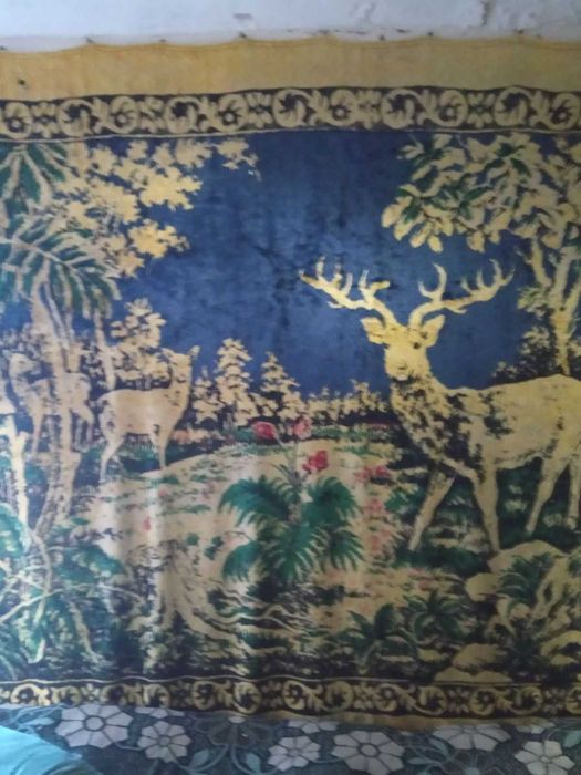 Покривало на диван.Коврики.