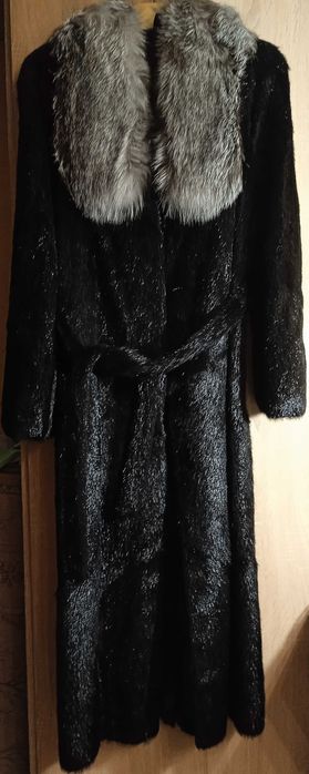 Шуба з нутрії, комір песець