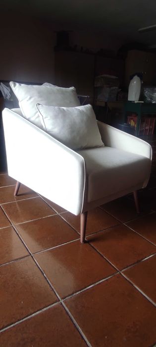 Poltrona/ Cadeirão NOVA, ainda embalada