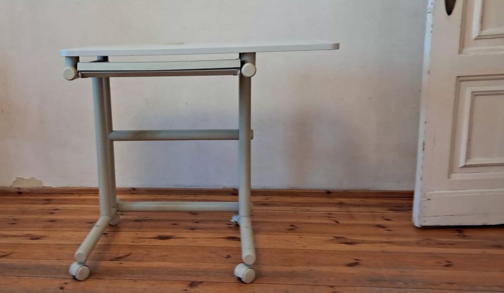 Funkcjonalne biurko.