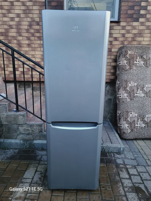 Холодильник Indesit