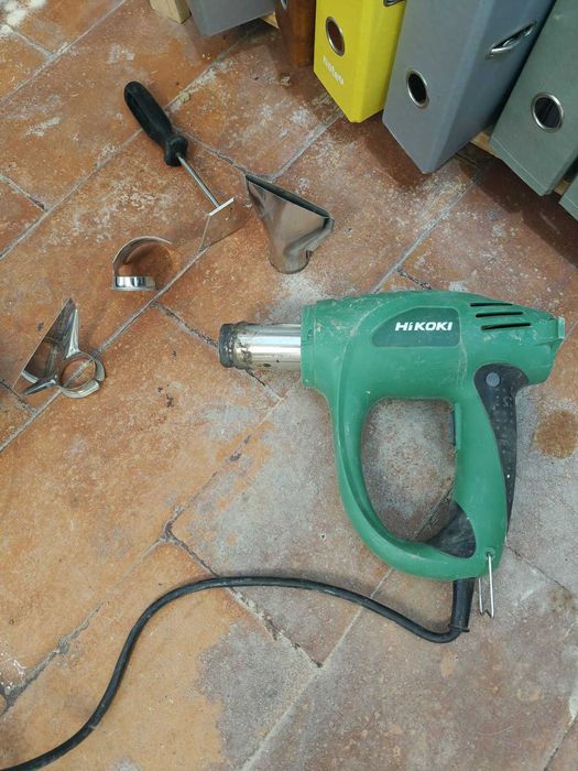 Decapador de Ar Quente HiKOKI RH600T 2000 W + Kit Acessórios