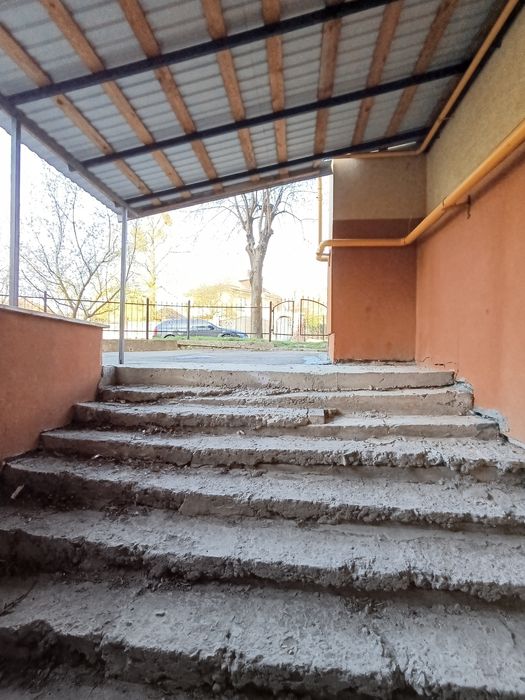 Продам нежитлове приміщення! Район Пивзавод. Вул. Ясна. ФАСАД. Цоколь!