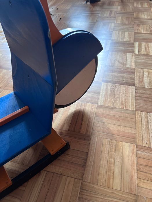 Mota de madeira com baloiço