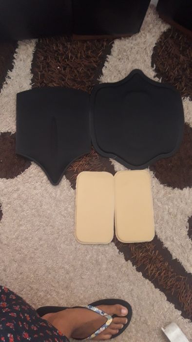 Cinta e proteção de mulher