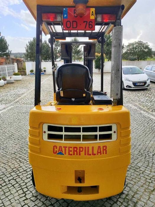 Empilhador 2T diesel com deslocamento lateral