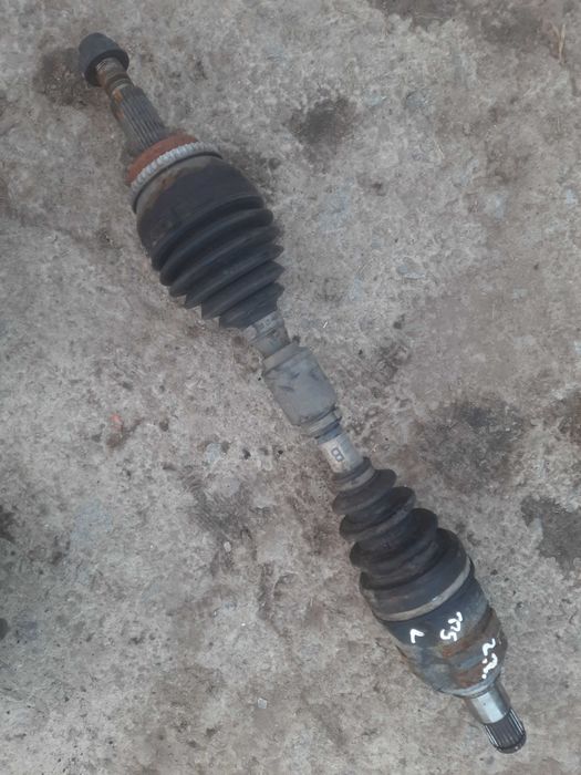 Передня ліва полуось піввісь Тойота Авенсіс т25 2.2. d-cat 177ph МКПП