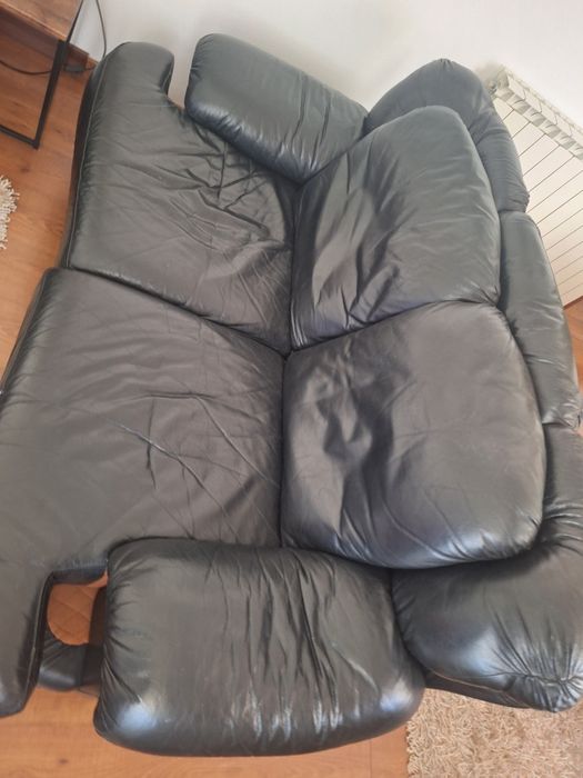 2 Sofas em pele - pretos