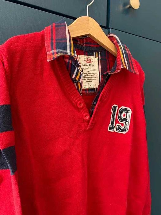 Chłopięcy sweterek z wszytym kołnierzykiem 140