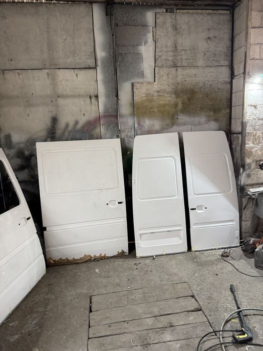 Двери задние Volkswagen LT (стекловолокно)