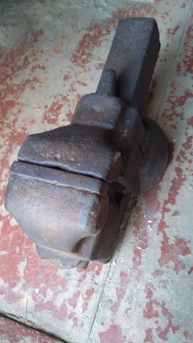 Тиски великі слюсарні