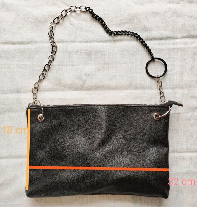 Stylowa czarna torebka z łańcuchem – Cropp