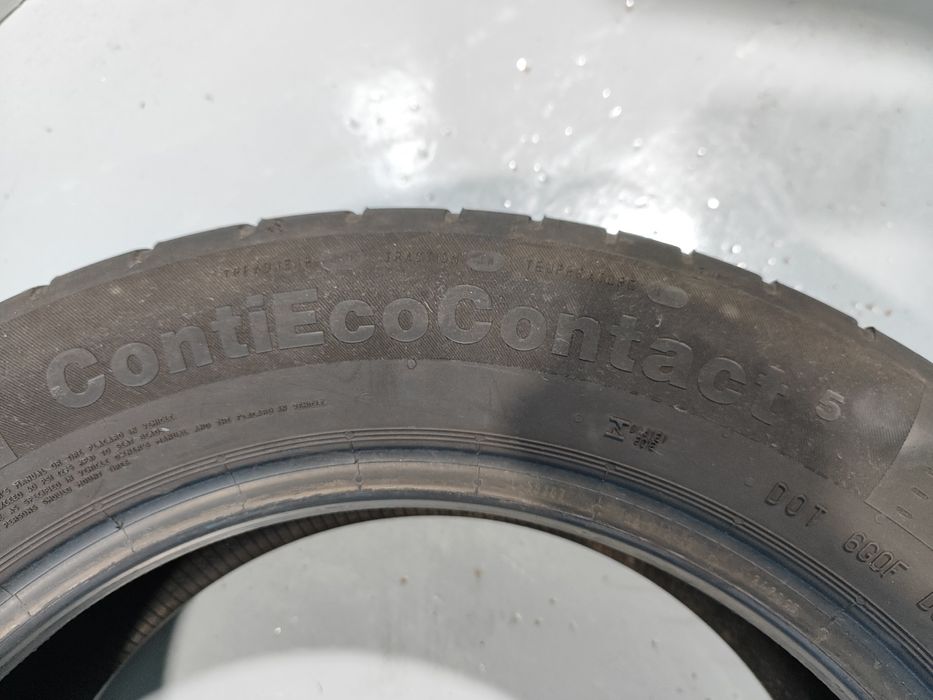 2 Pneus semi novos 205-55R16 Continental - 85 euros Oferta dos portes