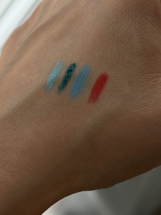 Тіні Atelier, підводка Inglot, румяна Paese, олівець для каялу світлий, олівці для очей, губ, водостійка туш