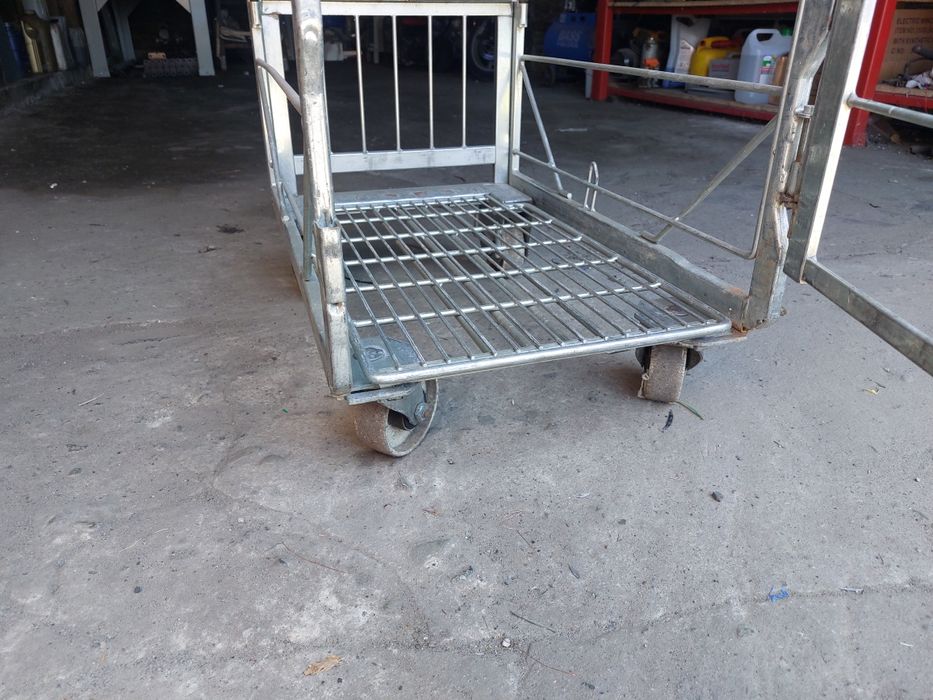 Wózek transportowy gniazdowy regał