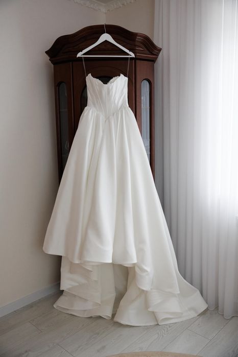 Весільна сукня атласна